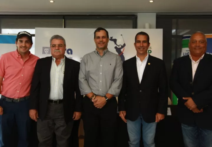 Los capitanes del equipo. Anayansi Gamez