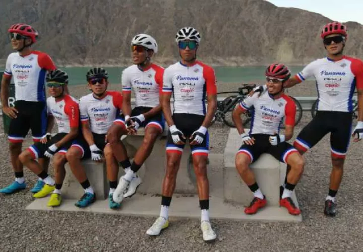 Integrantes del equipo panameño previo al inicio de la vuelta. Cortesía