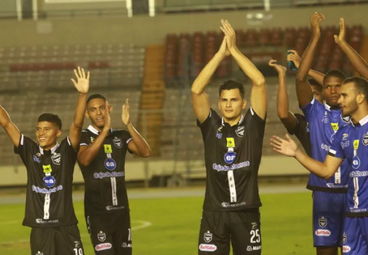 Tauro le sacó la victoria al Árabe Unido. Foto Anayansi Gamez