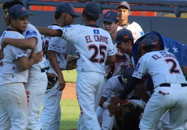 Los veragüenses celebran su clasificación. Foto Fedebeis