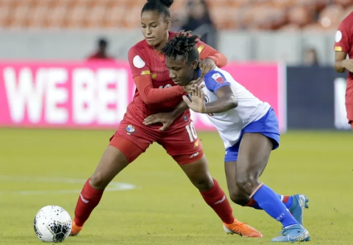 Aldrith Quintero  de Panamá y  Melchie Dumonay  de Haití. Foto:AP