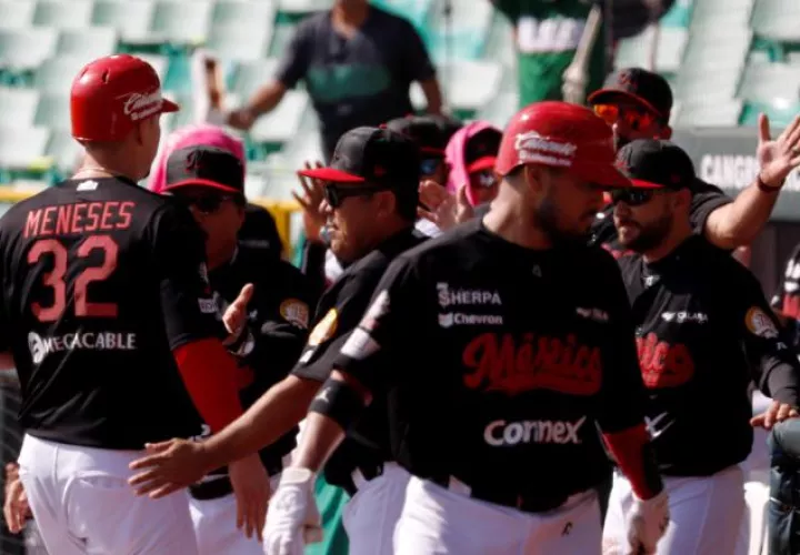 Jugadores de los Tomateros festejan el triunfo. EFE