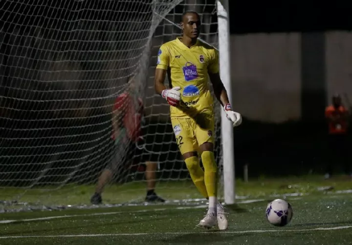Alex Rodríguez es el portero de Sporting San Miguelito. Foto: @Fepafut