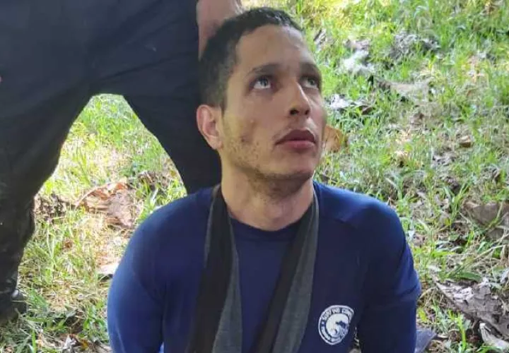 Una de las imágenes que proporcionó la Policía, luego de la recaptura de Ceballos, quien lució más delgado y descompensado. Cortesía