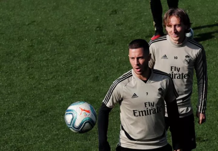 Eden Hazard viene de una lesión.