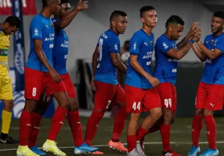 Jugadores de Plaza Amador festejan el gol de Armando Polo. @LPF