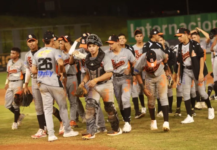 Los Santos llega en mejor momento anímico que Herrera, al Clásico de Azuero más decisivo de este año. Anayansi Gamez