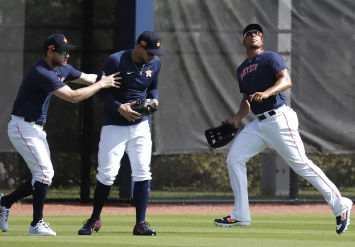 Josh Reddick, George Springer y Michael Brantley ern los entrenamientos de pretemporada de los Astros. Foto:AP
