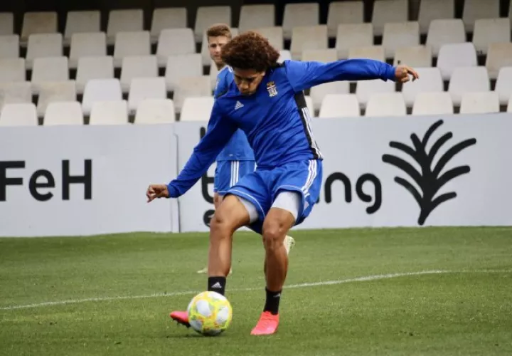 Adalberto "Coco" Carrasquilla, en los entrenamientos del Cartagena español. Foto: @FCCartagena_efs