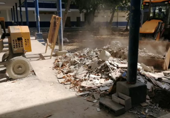 En la escuela Pedro Pablo Sánchez, una de las emblemáticas del distrito de La Chorrera, los trabajos están atrasados, por lo que no comenzará clases, mañana. Eric Montenegro
