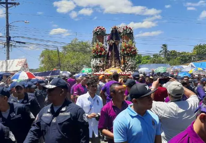 Miles de personas en la misa campal y en la procesión. FOTO/MELQUIADES VÁSQUEZ