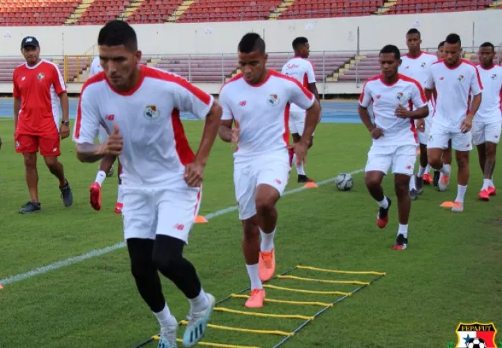 Edwin Aguilar y José 'Gasper' Murillo en los entrenamientos. Foto:Fepafut