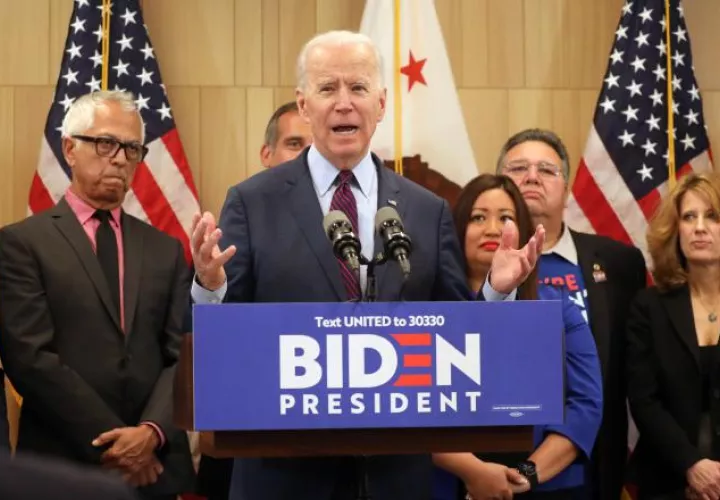 El candidato presidencial demócrata Joe Biden habla en un evento un día después del 'Supermartes' en el Hotel W en West Bevery Hills. FOTO/AP