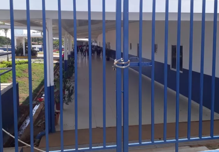 La medida de paralizar las clases afecta a muchos estudiantes. Cortesía