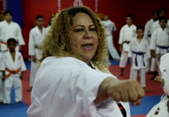 La sensei Kathia De Gracia dirige la Academia de Karate Shito Kai Murayama Panamá.  Juan Carlos Lamboglia