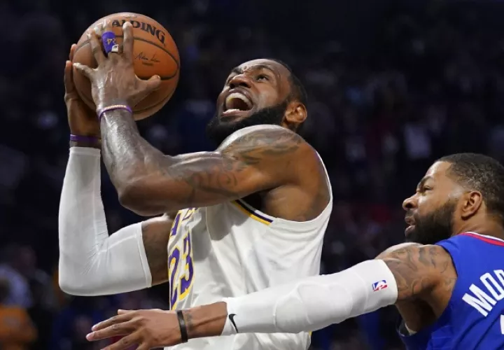 LeBron James de los Lakers. Foto: AP