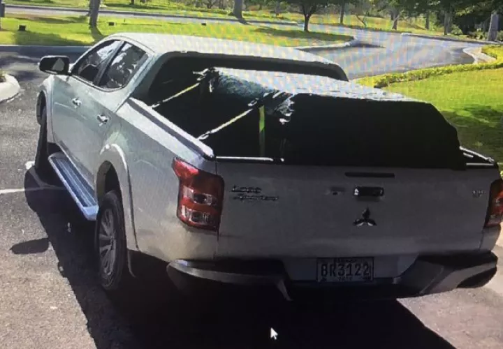 Vehículo perteneciente al dueño de los perros agresores, quien se dio a la fuga, luego del ataque a una persona y su mascota. Twitter