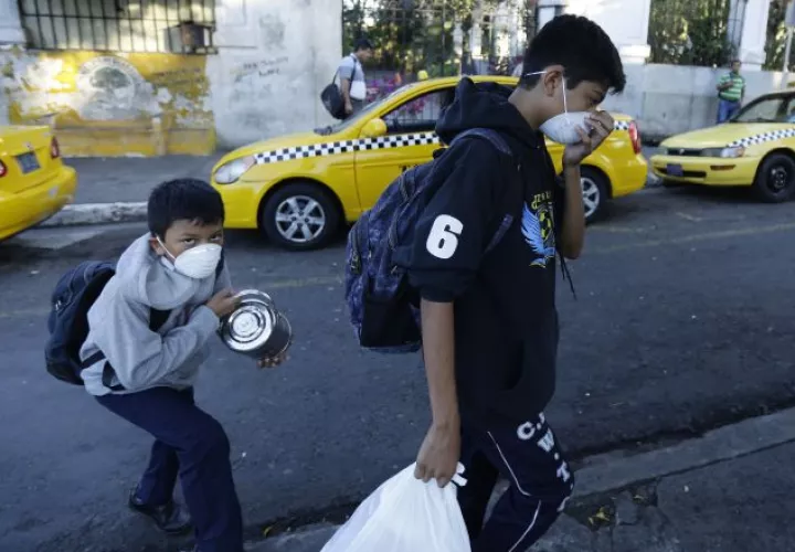 Los salvadoreños se blindan contra el COVID-19 FOTO/EFE