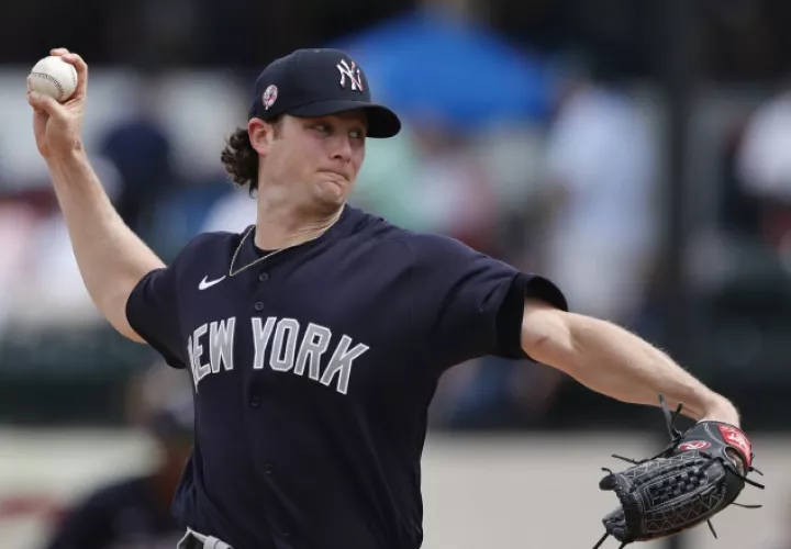 Gerrit Cole, nuevo jugador de los Yanquis, durante un partido de pretemporada. Foto AP