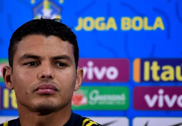 Thiago Silva llegó en compañía de Neymar. Foto EFE