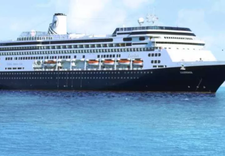 El crucero Zanndam lleva 1,243 pasajeros a bordo. 