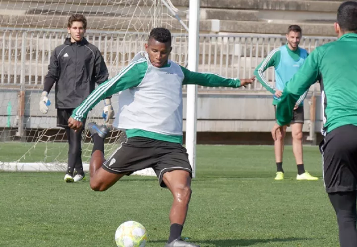 Fidel Escobar milita con el Córdoba en la Segunda B de España. Foto: @CordobaFC