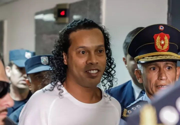 Ronaldinho y hermano se encuentran detenidos en Paraguay.  Foto: AP