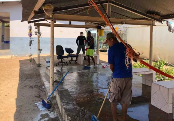 En cárceles como la de Aguadulce, los detenidos realizan limpieza Cortesía