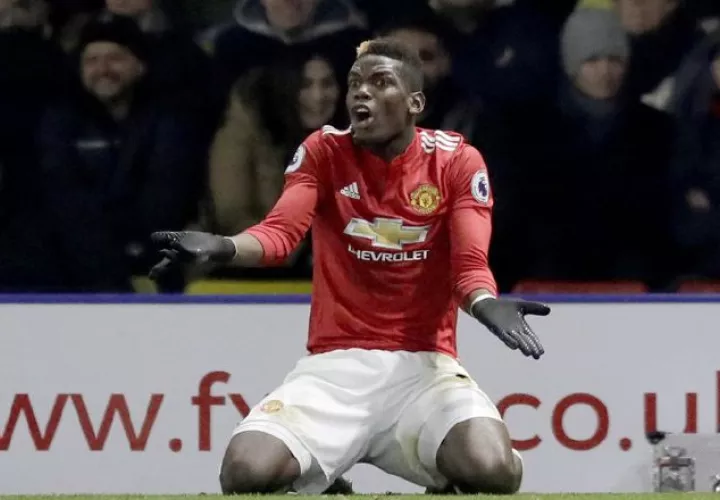 Paul Pogba juega en el Manchester United. AP