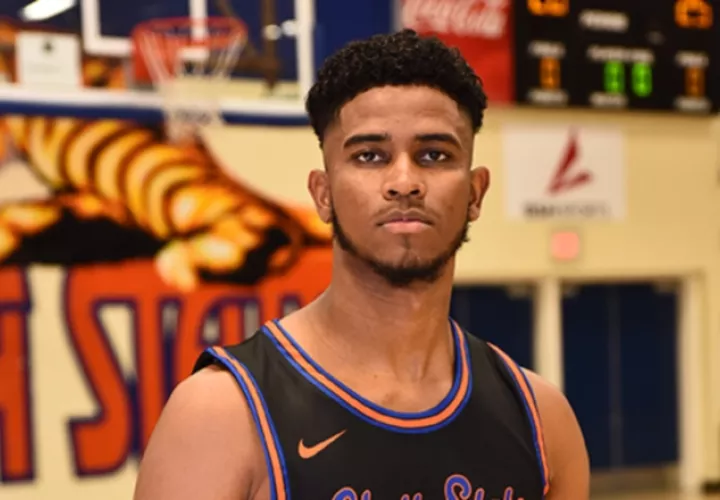 Erik Grajales juega para Chattanooga Statte College. Foto: Instagram