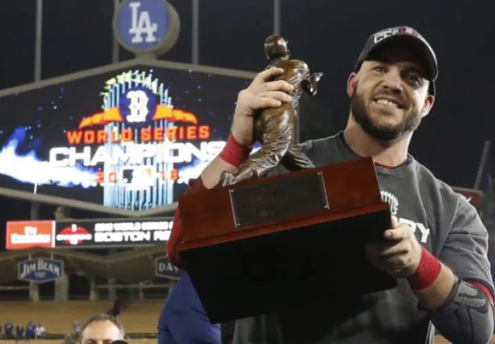 Steve Pearce fue el Jugador Más Valioso en el 2018.. AP