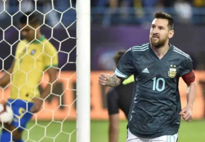 Messi festeja un gol anotado contra Brasil. Foto: AP