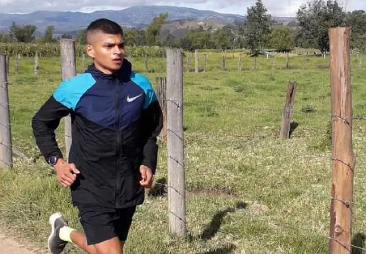 El corredor panameño Edwin Rodríguez, estuvo entrenando en Paipa, Colombia buscando su mejor forma física en la altura. Cortesía