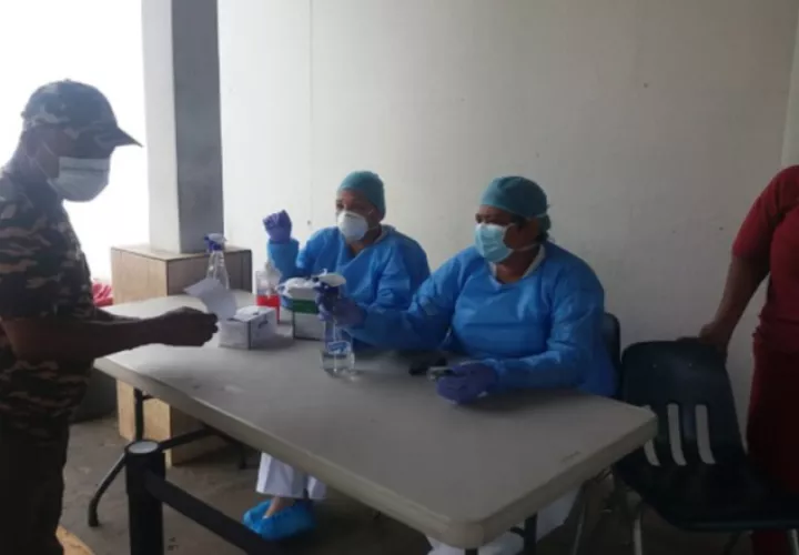En Panamá una persona contagiada puede infectar a otras dos.