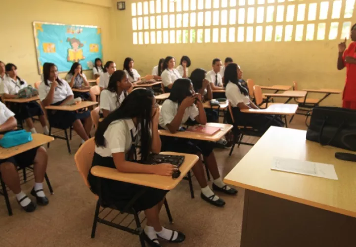 Las clases virtuales no son viables, consideran algunos docentes. Archivo