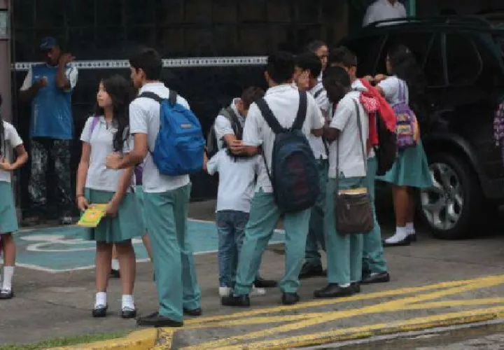 Estudiantes también se exponen a posibles accidentes en laboratorios y a la hora de hacer deportes. 