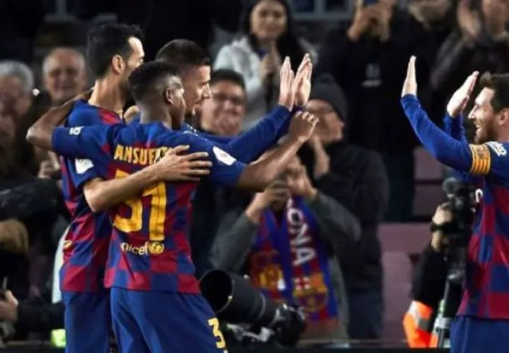 Jugadores del Barcelona festejan un gol. Foto:EFE 