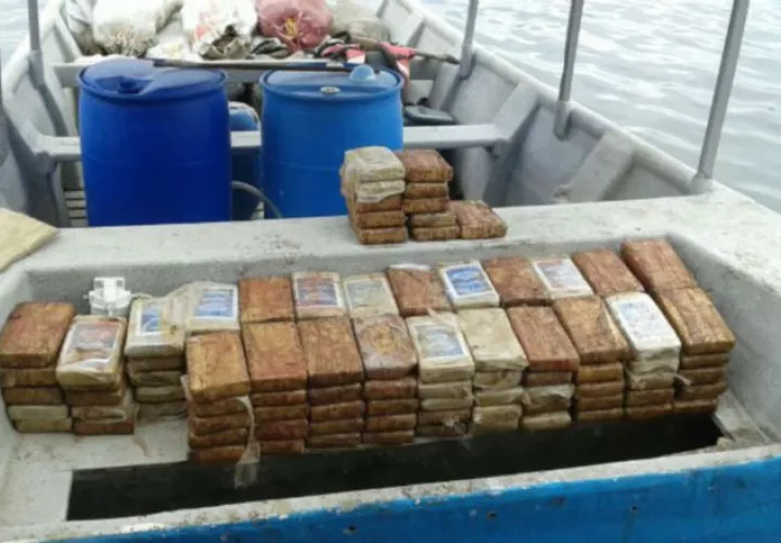 El cargamento fue interceptado en una lancha rápida.