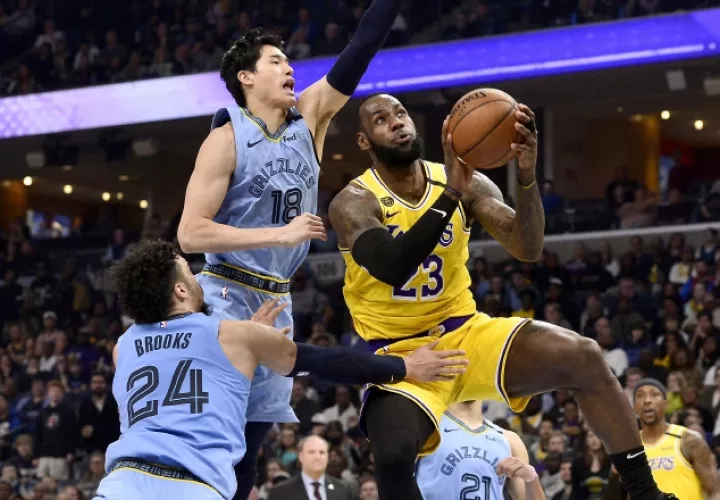 LeBron James (23) de los Lakers. Foto:AP