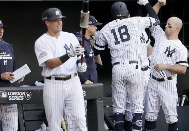 Jugadores de los Yanquis festejando durante un partido de las Grandes Ligas. Foto:AP