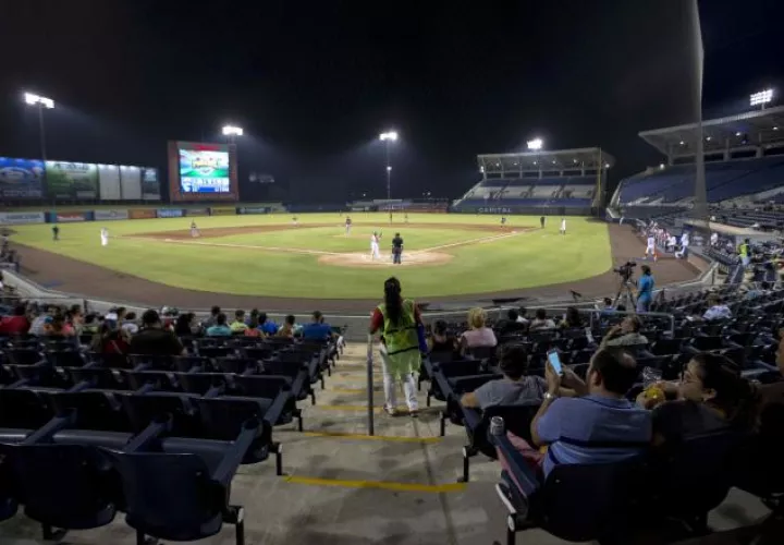 El comisionado de la liga de béisbol, Carlos Reyes, ha dicho que el COVID-19 aún no es un problema en Nicaragua, en donde el Gobierno reconoce solo 15 casos. EFE