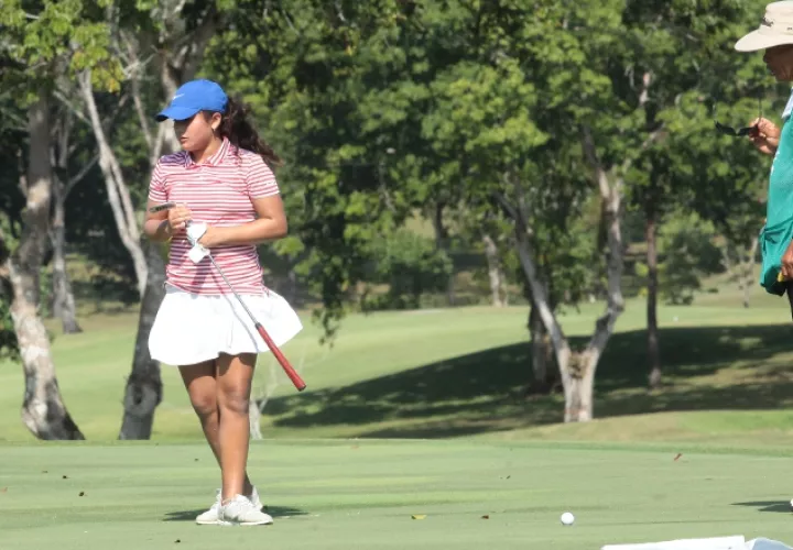 Los golfistas panameños no se olvidan de los caddies, en estos momentos difíciles. Anayansi Gamez/Cortesía