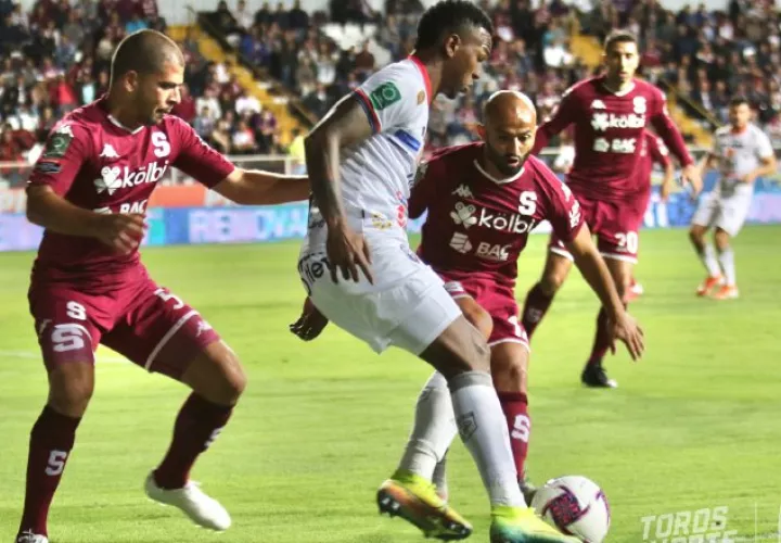 Omar Browne en un partido de San Carlos contra Saprissa. @AD San Carlos