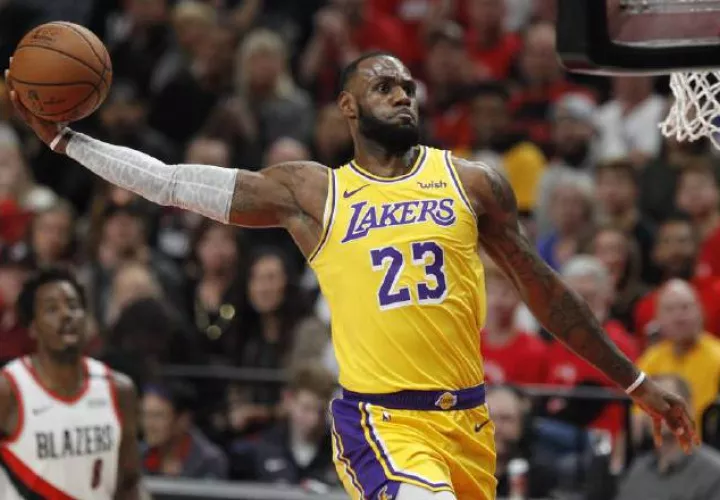 LeBron James de los Lakers. Foto:EFE