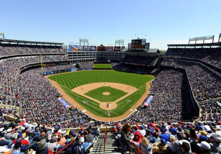 El béisbol fue paralizado por coronavirus. Foto:@EFE