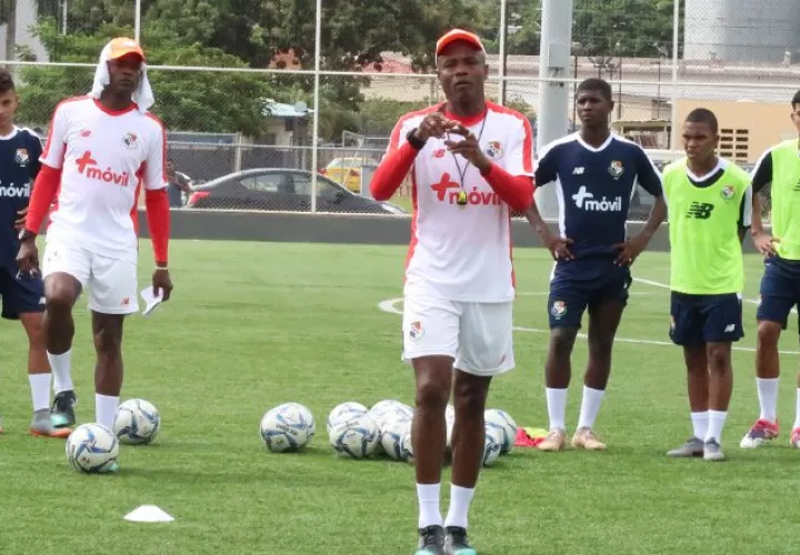 La Sub-20 se encontraba dirigida por el técnico Julio Dely Valdés. Foto:Fepafut