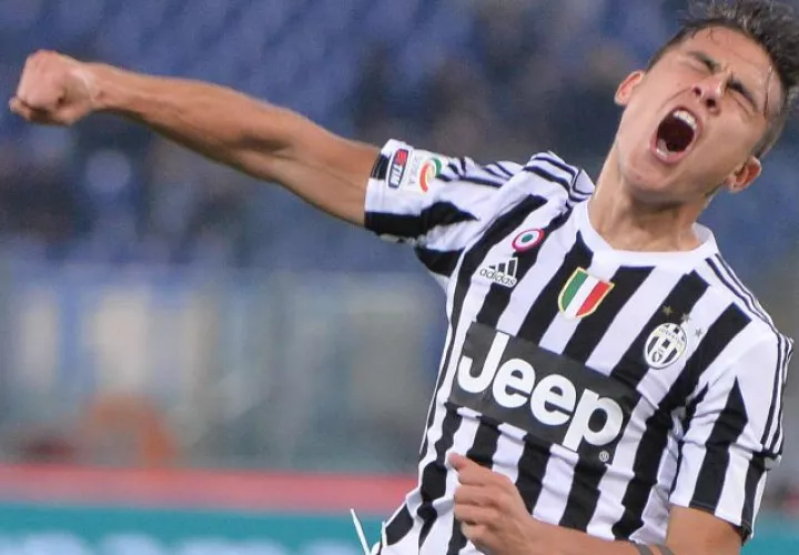 El argentino Paulo Dybala de la Juventus fue uno de los jugadores que dio positivo al COVID-19.  Foto:EFE