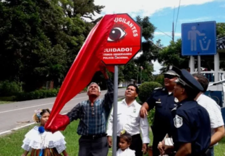 Las comunidades cooperan activamente con la Policía. 