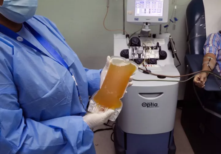 Cerca de 100 panameños, hasta el momento, han acudido al llamado de donar sangre para este experimento. 