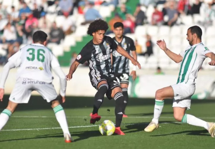 Adalberto 'Coco'  Carrasquilla (cent.) Foto: @FCCartagena_efes